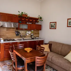 Alojamento de Acomodação e Pequeno-almoço Borgo Angioino Nápoles